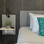East & West Апартаменты *