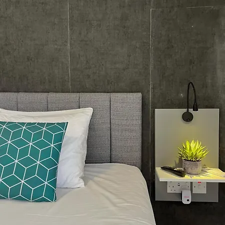 דירה East & West