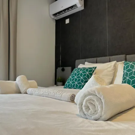 East & West דירה *