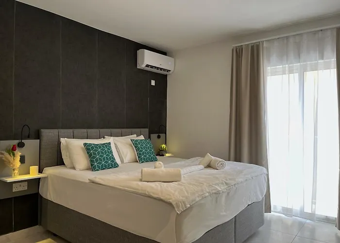 East & West Apartament Gzira